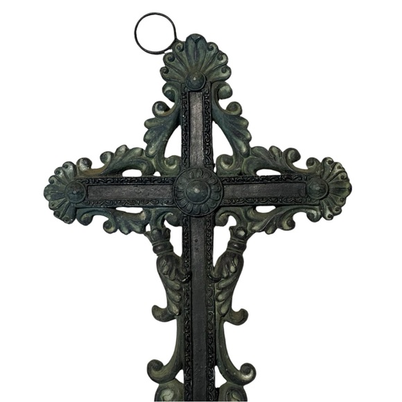 Crucifixion Cross Ornate, Fleur-de-lis, Resin Wall Decor 12” x 8” - Picture 6 of 7